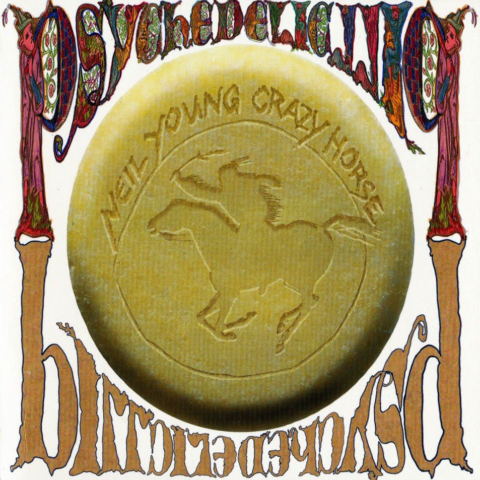 Al final resultó que 'Americana' era solo un calentamiento del canadiense y su Caballo Salvaje para sacar el espléndido 'Psychedelic Pill'. Una vez reunidos para el irregular disco de versiones y cogida otra vez la forma, Young y Crazy Horse volvieron a cogerle el gusto a lo de tocar juntos y se sacaron de la manga el primer disco doble de su historia. Las prolongadas jams de canciones como 'Driftin’  back', que se va hasta los 27 minutos, no serán para todos los gustos, pero los amantes de la cortante guitarra de Young, en el mejor estilo de 'Like a hurricane' están de enhorabuena. Su mejor disco desde 'Ragged Glory'.