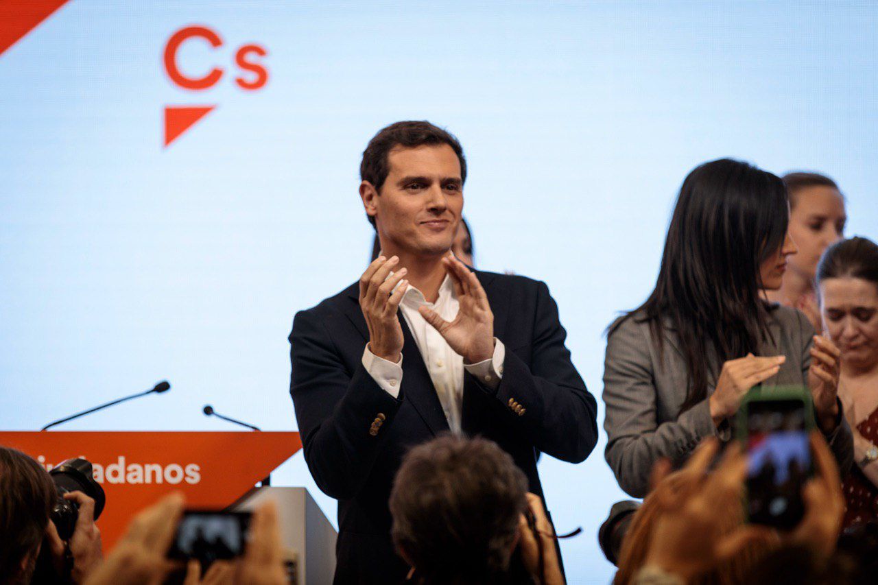 11 de noviembre: Albert Rivera sorprendía a muchos con su gran ejemplo al dimitir como presidente de Ciudadanos tras llevar a su partido a una debacle electoral sin paliativos, pasando de 57 a 10 diputados en apenas unos meses