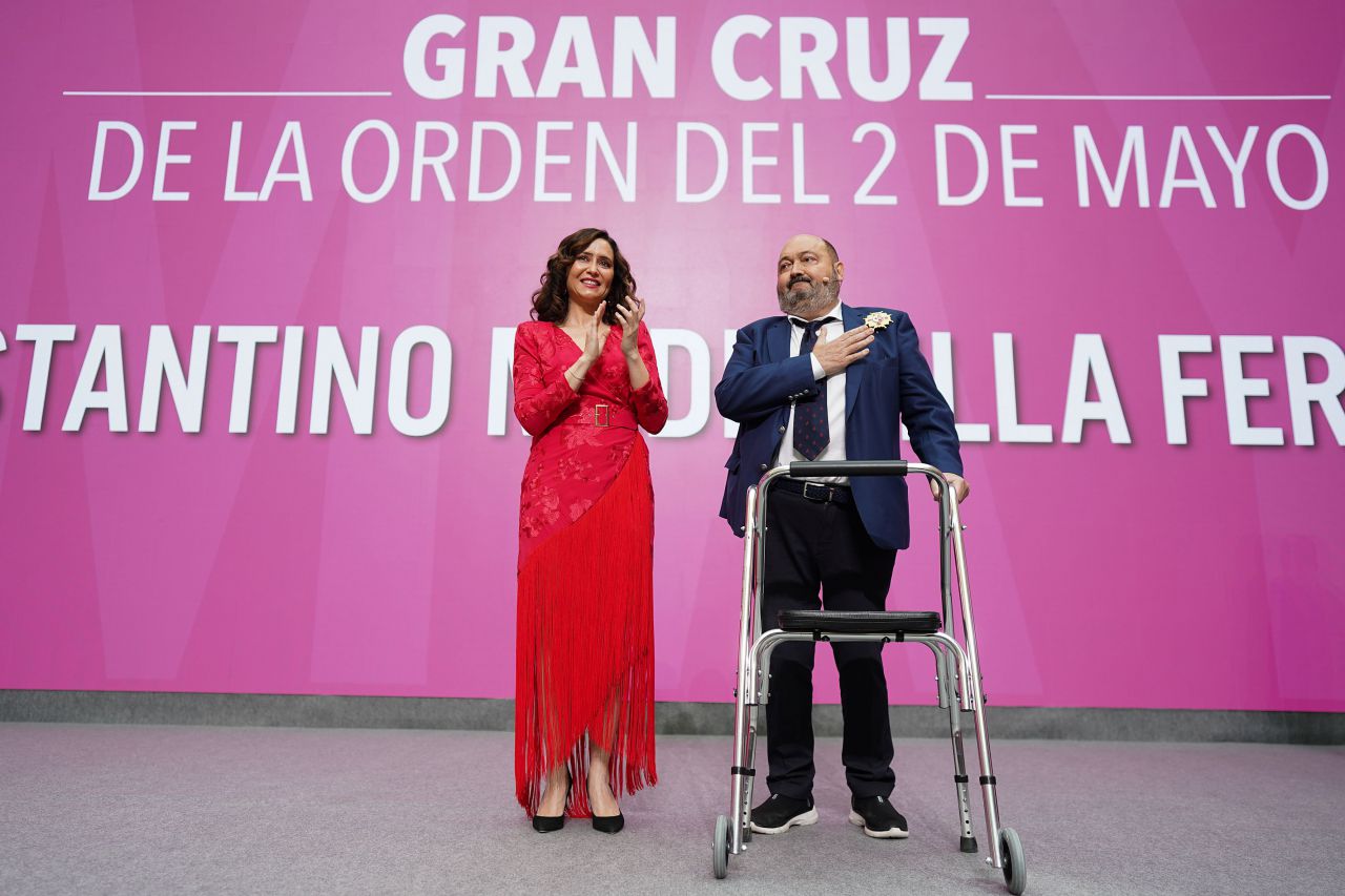 Isabel Díaz Ayuso entrega la Gran Cruz de la Orden del Dos de Mayo a Constantino Mediavilla