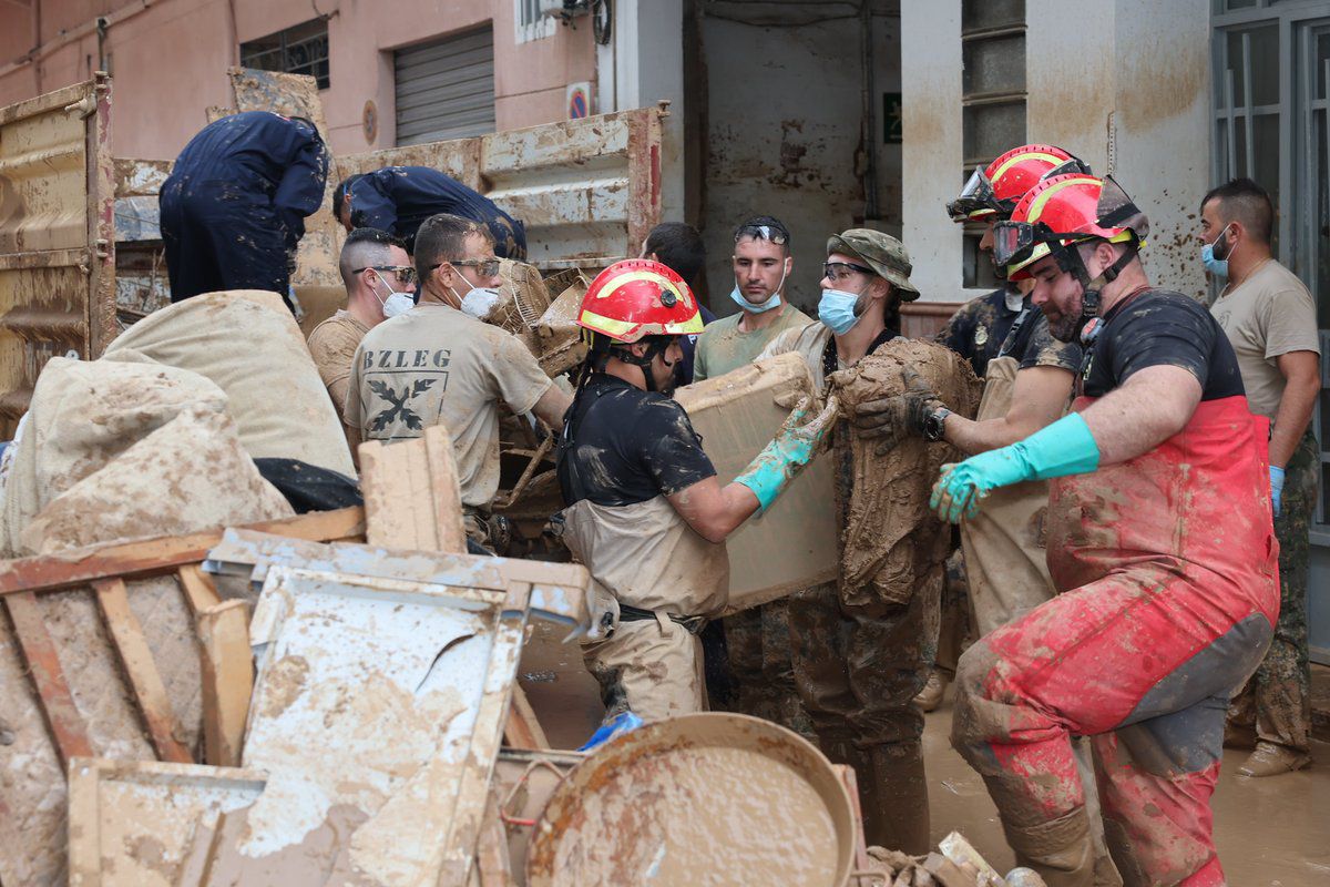 Trabajos de la UME en las inundaciones de Valencia