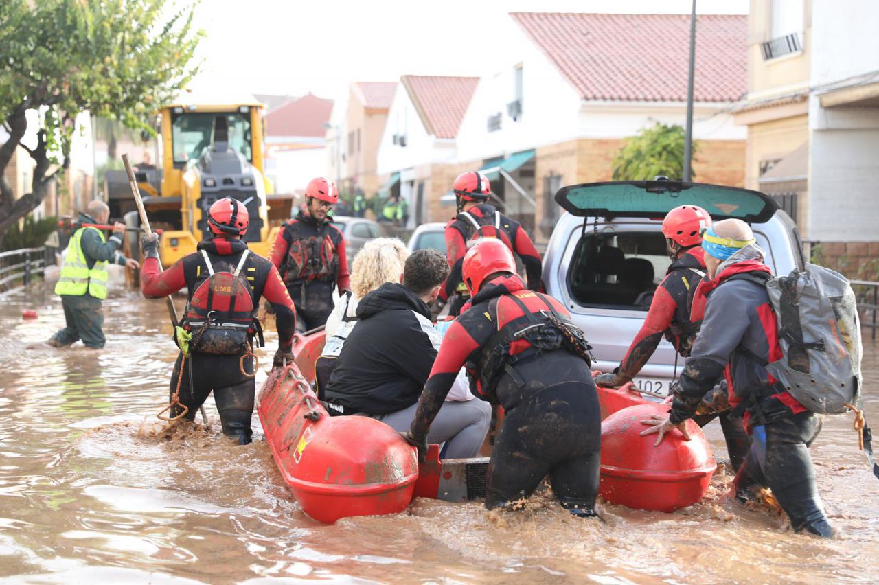 Trabajos de la UME en las inundaciones de Valencia