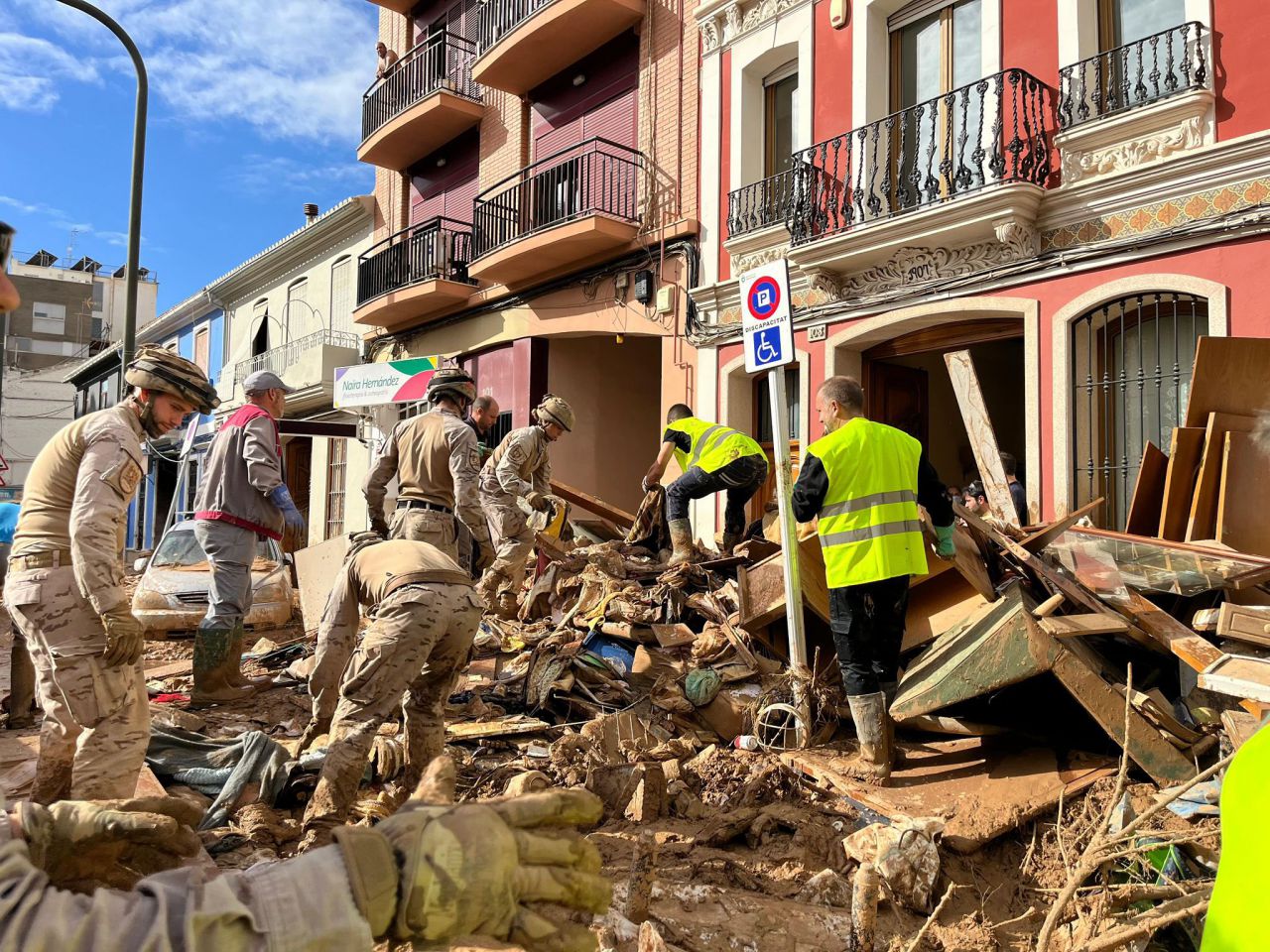 Trabajos de la UME en las inundaciones de Valencia