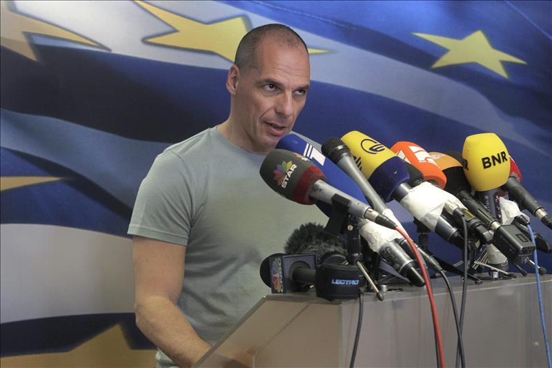 Varufakis dice que con el "no" Atenas "tiende la mano" a los socios