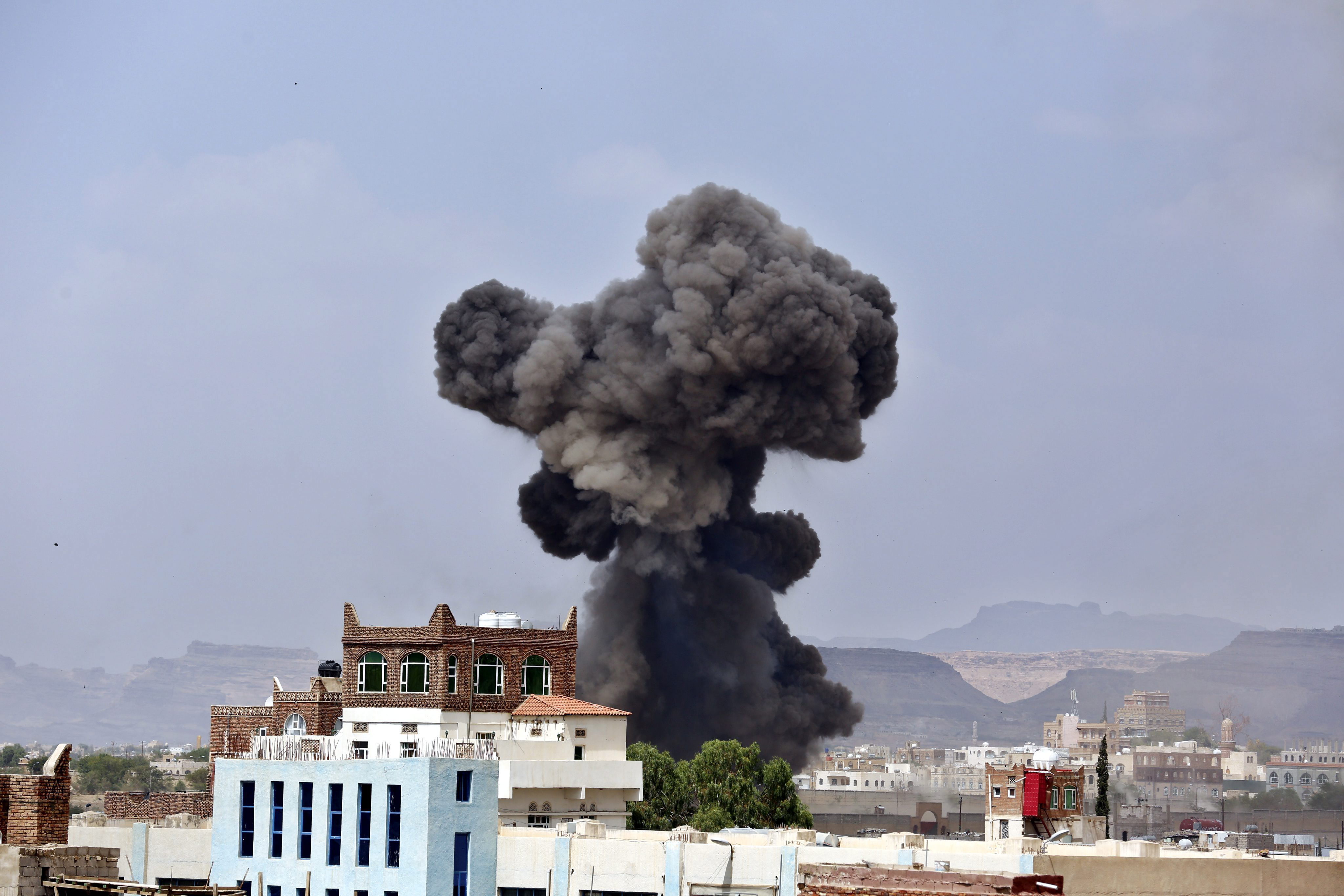 Matan a tiros a dos trabajadores de Cruz Roja en Yemen