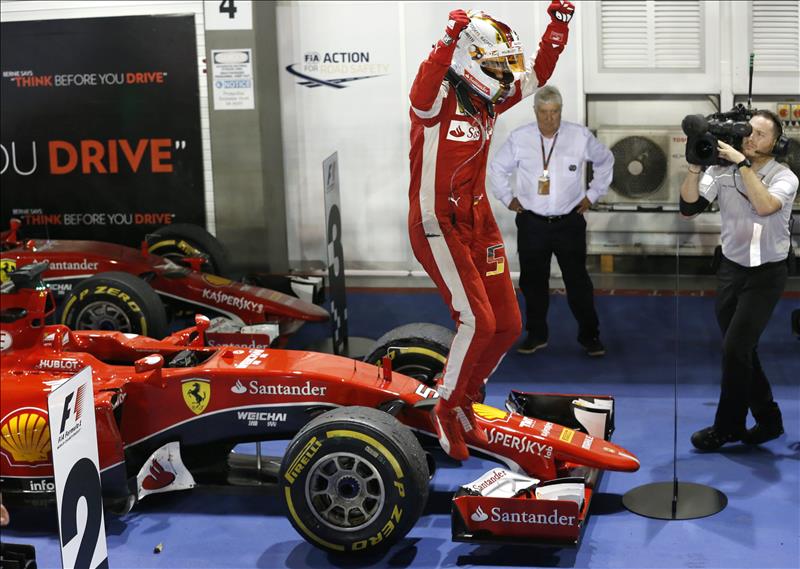 Vettel supera a Senna en la noche de Singapur