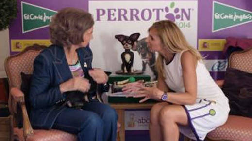 Alejandra Botto, creadora de Perrotón, conversa con Su Majestad la Reina Hemérita Doña Sofía
