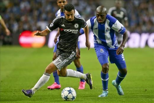 Casillas se venga de Mourinho: el Oporto puede con un defensivo Chelsea (2-1)