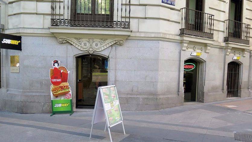 Nuevo establecimiento Subway junto a la Puerta de Alcalá.
