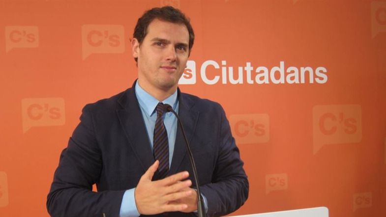 Rivera 'toma el pulso' a Rajoy y Sánchez de cara a los pactos poselectorales
