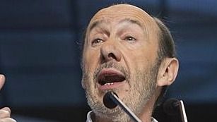 Rubalcaba dice que 'sería erróneo no abordar la crisis territorial y la Constitución'