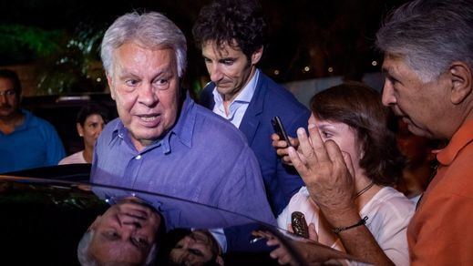 Felipe González visita al primero de los presos políticos: Venezuela 