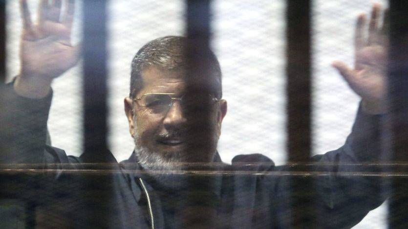 El ex presidente egipcio Mursi es condenado a cadena perpetua por espionaje