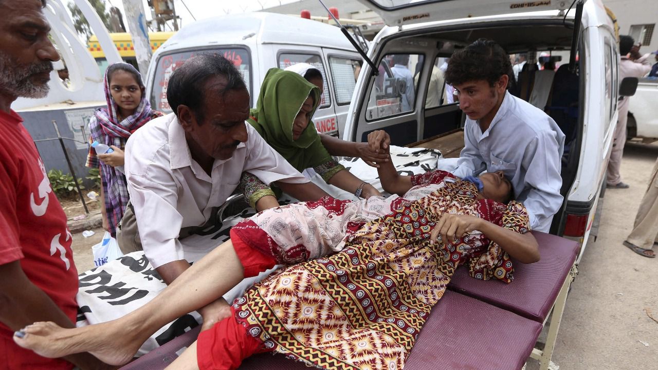 Las autoridades religiosas de Pakistán permiten romper el ayuno del Ramadán ante las muertes por la ola de calor
