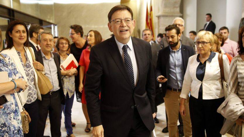 Ximo Puig, investido presidente de la Comunidad Valenciana con el apoyo de Compromís y 8 de los 13 diputados de Podemos