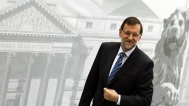 Rajoy devolverá parte de la paga extra a los funcionarios y alerta del frente PSOE-Podemos