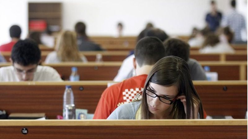 Más de 77.000 estudiantes han abandonado la Universidad desde 2012 por el 'tasazo'