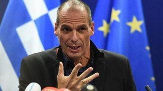 Varufakis dice que la moneda común y la democracia "son compatibles entre sí"