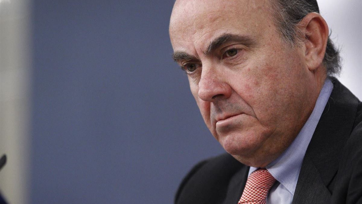 De Guindos: Grecia tiene derecho a pedir un tercer rescate que España apoyará y la troika debe hacer autocrítica