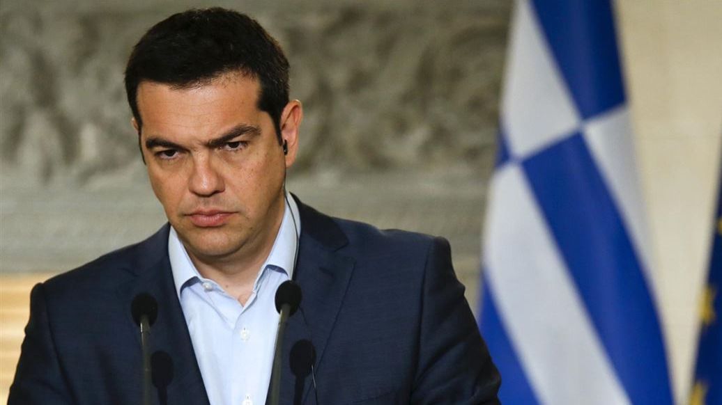 Tsipras 'le promete' a Merkel que presentará una nueva propuesta este martes en Bruselas