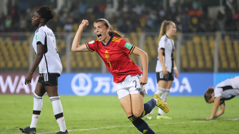 Lucía Corrales celebra su gol