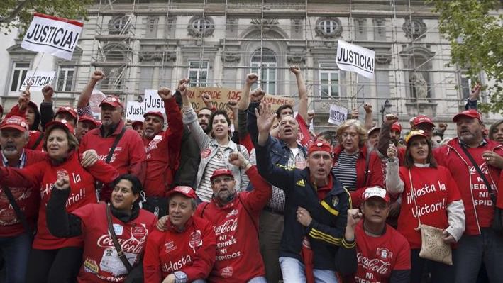 La Audiencia Nacional da tres días a Coca-Cola España para readmitir a los trabajadores despedidos