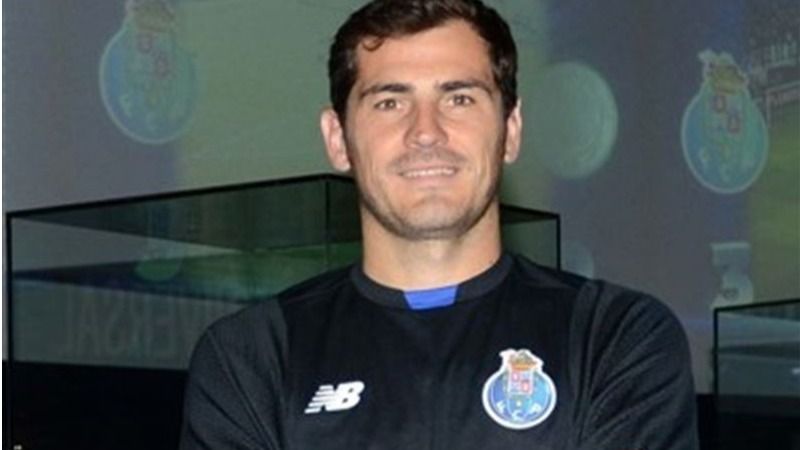 Casillas, ya "feliz", insiste en que tomó "la decisión correcta" fichando por el Oporto