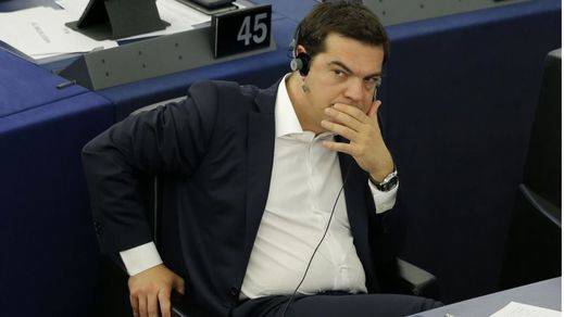 Tsipras se justifica ante su partido alegando que agotó 