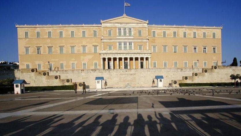 El Eurogrupo liberará ayuda urgente a Grecia tras aprobar el rescate el parlamento heleno