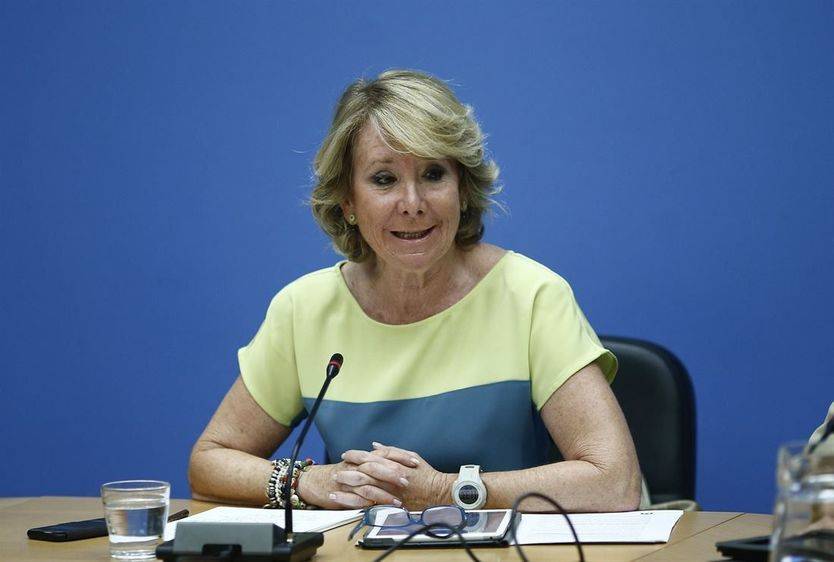 Esperanza Aguirre reclama el cese del alcalde de Villares del Saz