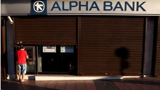 Grecia reabre sus bancos y salda su deuda con el FMI