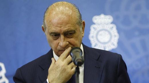¿Debe España recibir tantos demandantes de asilo?: el ministro del Interior, criticado por su actitud