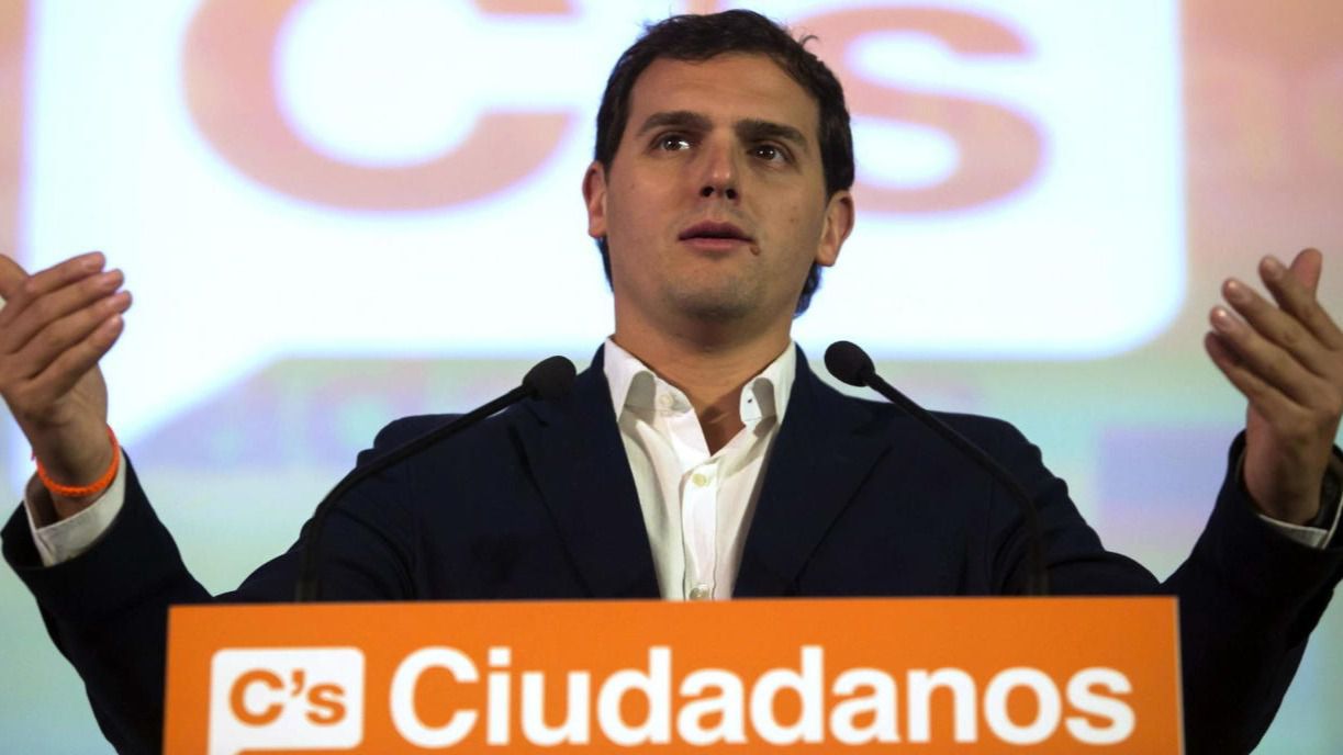 Rivera califica de "cacicada" para "blindar sus intereses" la reforma electoral del PP