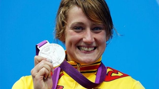 Mireia Belmonte mantiene la duda para los Europeos por su lesión de hombro