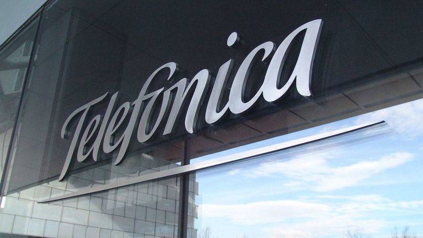 Telefónica duplica su beneficio a junio y revisa al alza sus previsiones de ingresos para 2015