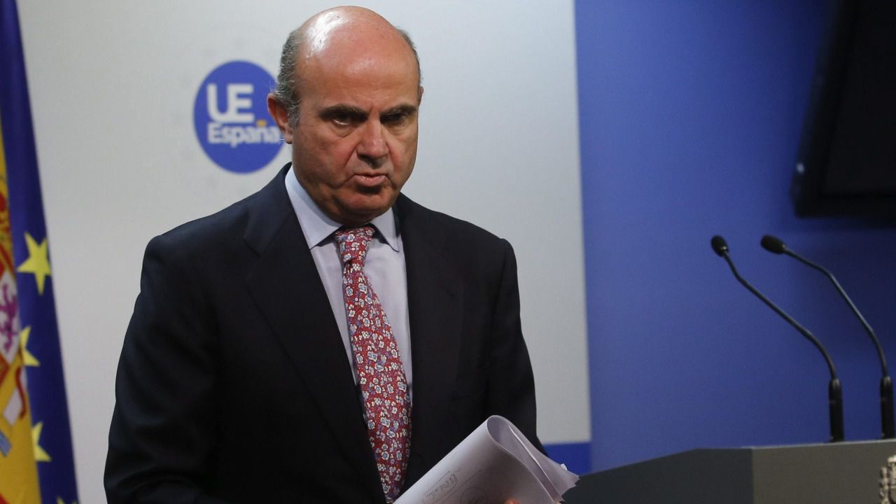 De Guindos presume de que España crece al 4% y con inflación "inexistente"
 