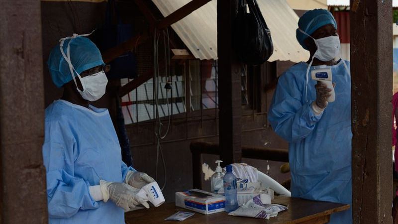Prueban con éxito una vacuna "altamente eficaz" en la prevención del contagio del ébola