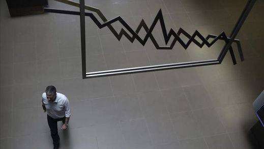 La Bolsa griega se desploma en su primer día tras 5 semanas cerrada