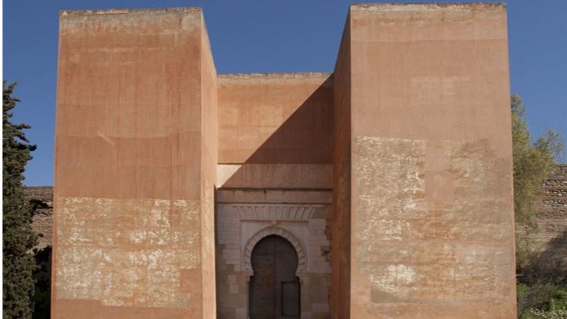 La Alhambra abre al público, sólo en agosto, la mítica Puerta de los Siete Suelos