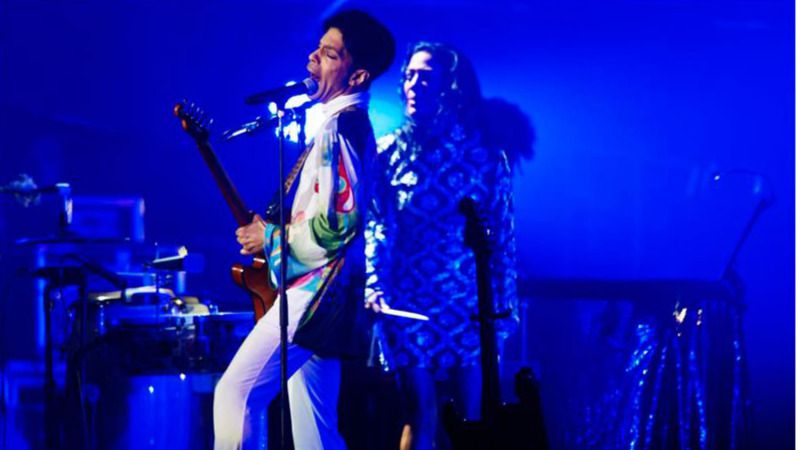 Prince denuncia que 'los contratos discográficos son como la esclavitud'