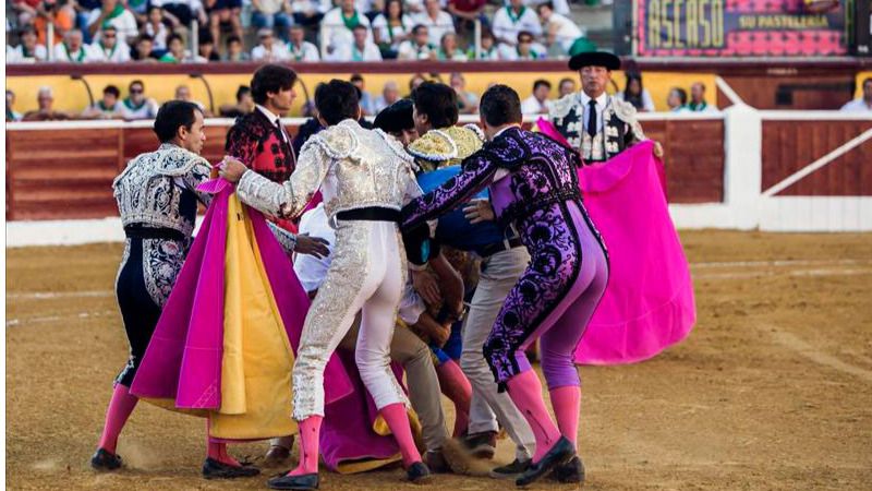 Rivera Ordóñez se encuentra "estable" tras ser herido muy grave en el abdomen por un toro en Huesca