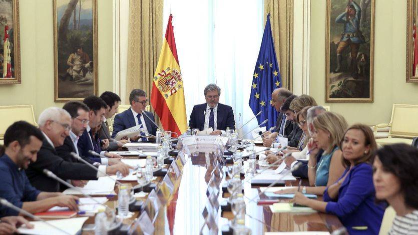 El ministro de Educación, Íñigo Méndez de Vigo, preside la Conferencia Sectorial del ramo, a la que asisten los consejeros autonómicos en Madrid