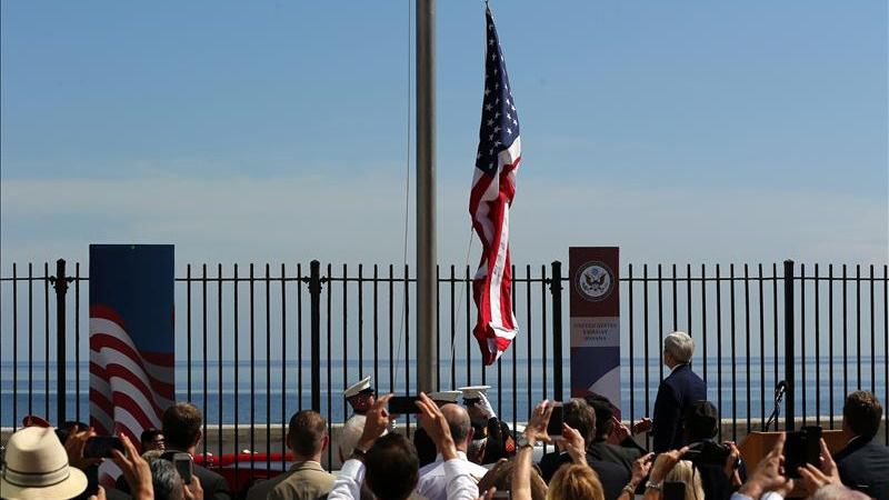La bandera estadounidense vuelve a ondear en Cuba 54 años después