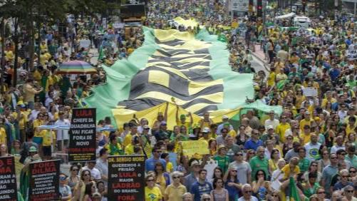 Cientos de miles de personas protestan en Brasil contra el gobierno de Dilma Rousseff