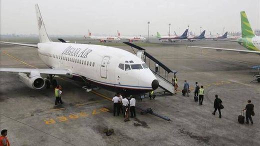 Hallados los restos del avión siniestrado en Indonesia