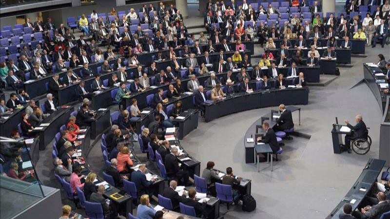 Alemania aprueba con gran mayoría el rescate a Grecia, pero 81 diputados se le rebelan a Merkel