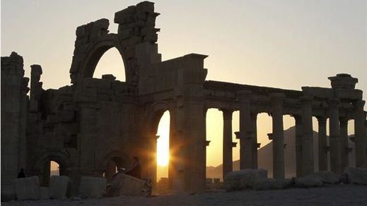 También crímenes culturales: el Estado Islámico dinamita un templo milenario en Palmira