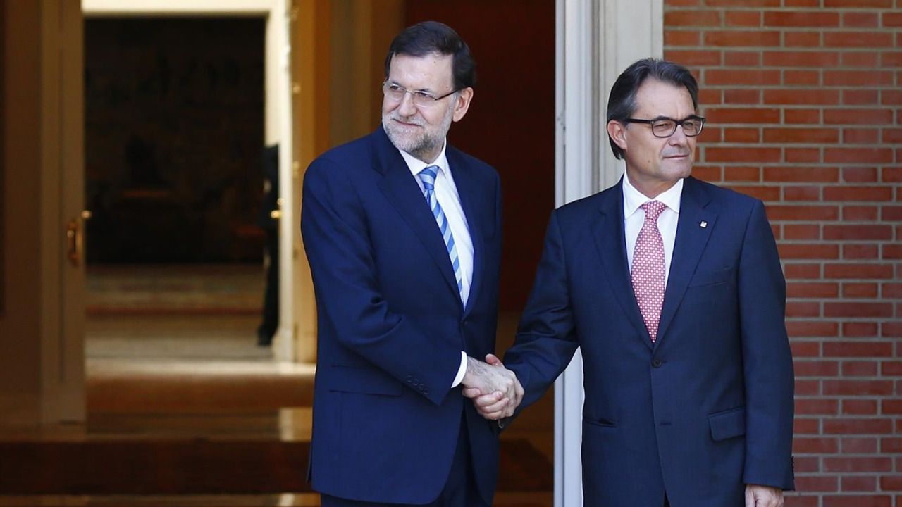 Rajoy: "No vamos a dejar que nadie convierta a españoles en extranjeros"