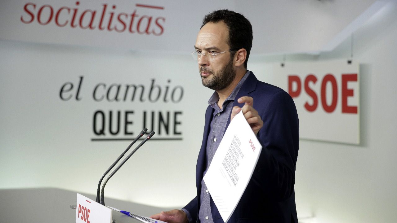 El PSOE reclama a Rajoy que España acoja a 4.000 refugiados, en vez de sólo 2.000