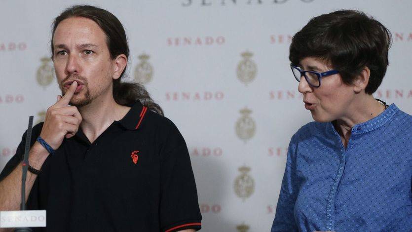 Pilar Lima (Podemos), la primera senadora sorda, jura su cargo respaldada por Iglesias