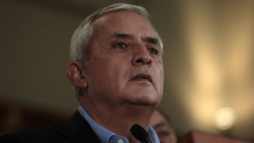 El presidente de Guatemala se pone a disposición de la justicia para ser investigado por corrupción